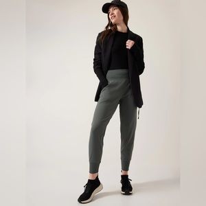 Athleta Venice Jogger Bali Green Size Small EUC